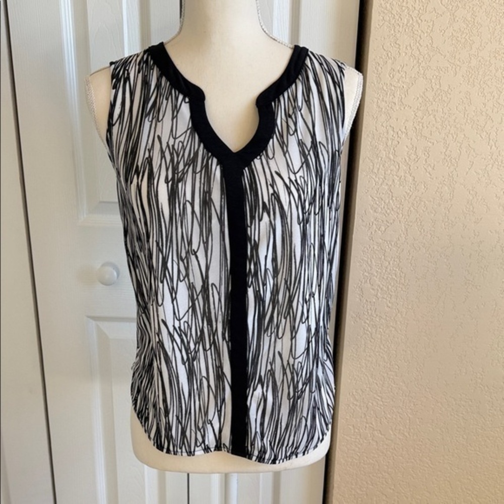 Worthington Monochrome Abstract Sleeveless Top